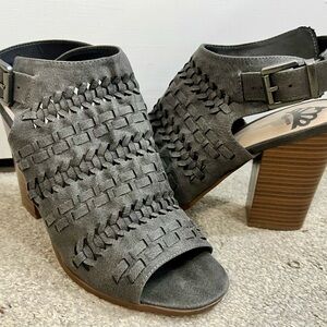 Stylish Gray Heeled Sandals
